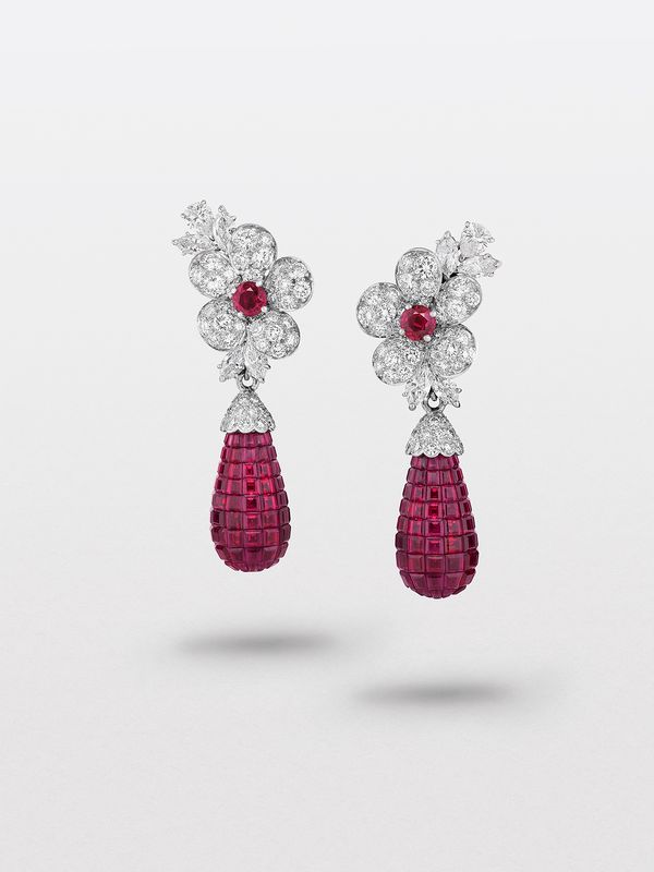 Zips, Blooms, and Botanical Bliss: The Allure of Van Cleef & Arpels