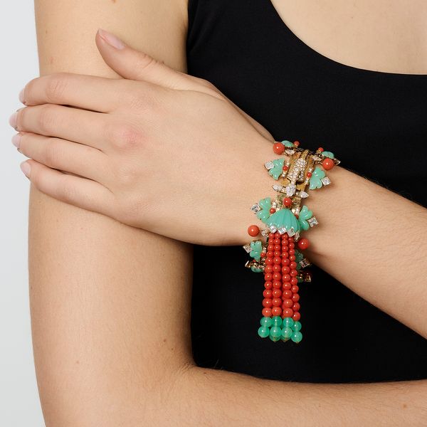 Zips, Blooms, and Botanical Bliss: The Allure of Van Cleef & Arpels