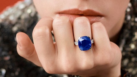 Very fine sapphire and diamond ring. Cushion-shaped sapphire weighing 16.40 carats, Kashmir origin, no indications of heating. Estimate: CHF1,850,000–2,900,000 / US$2,200,000–3,500,000.