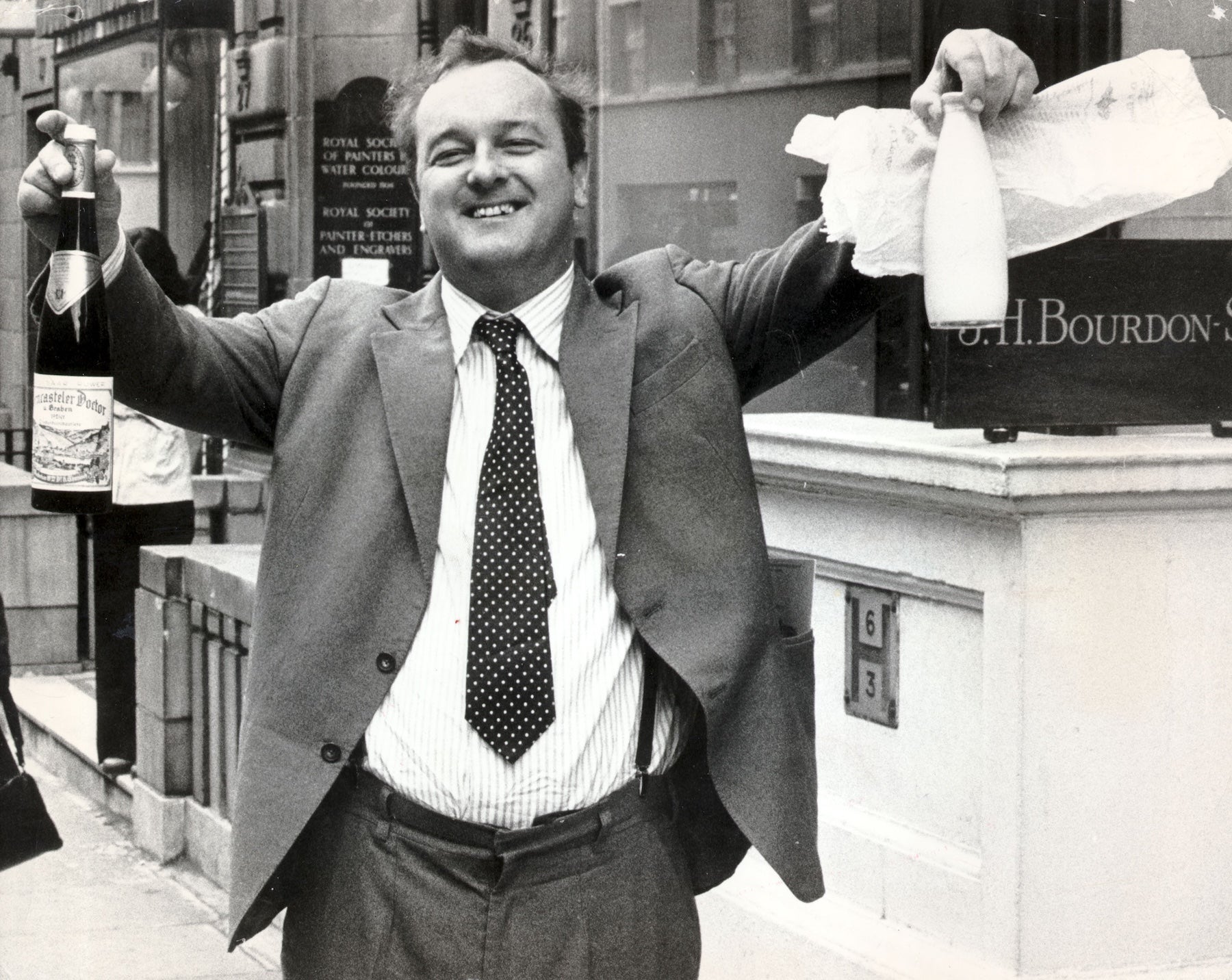 Peter Langan, co-owner of Odin’s and co-founder of Langan’s Brasserie, 1975. Image: Bill Cross/Daily Mail/Shutterstock