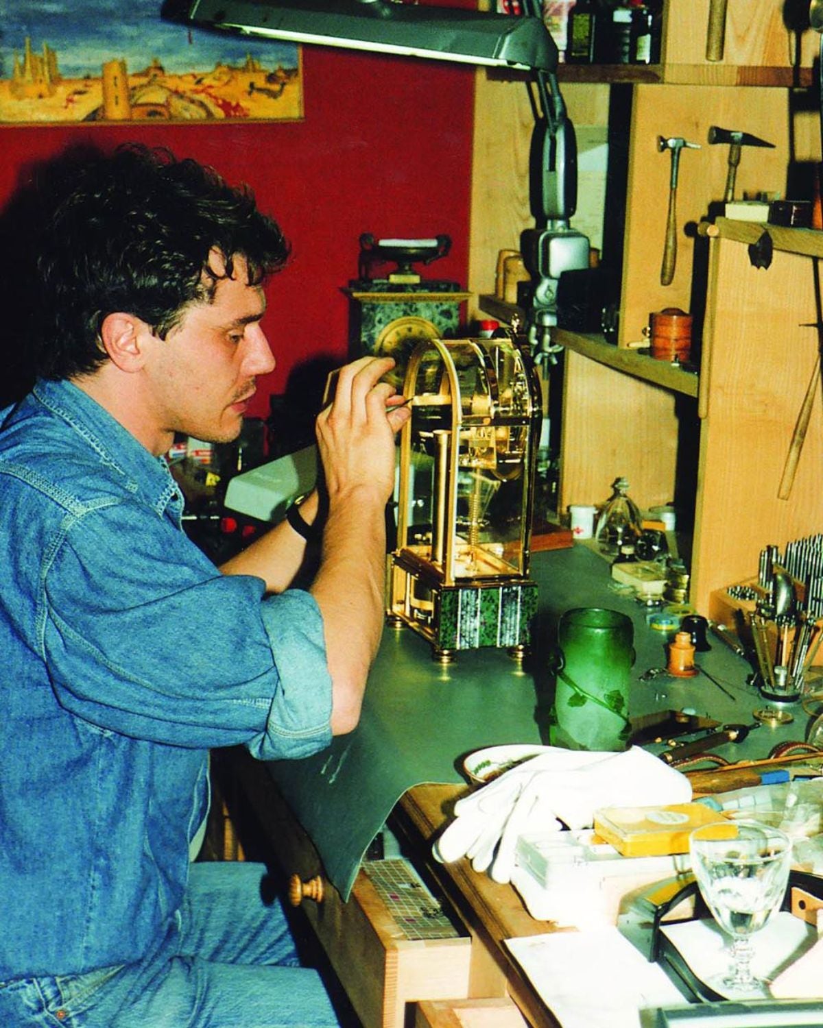 A young François-Paul Journe working on a remontoir-equipped Sympathique clock in his Paris workshop.