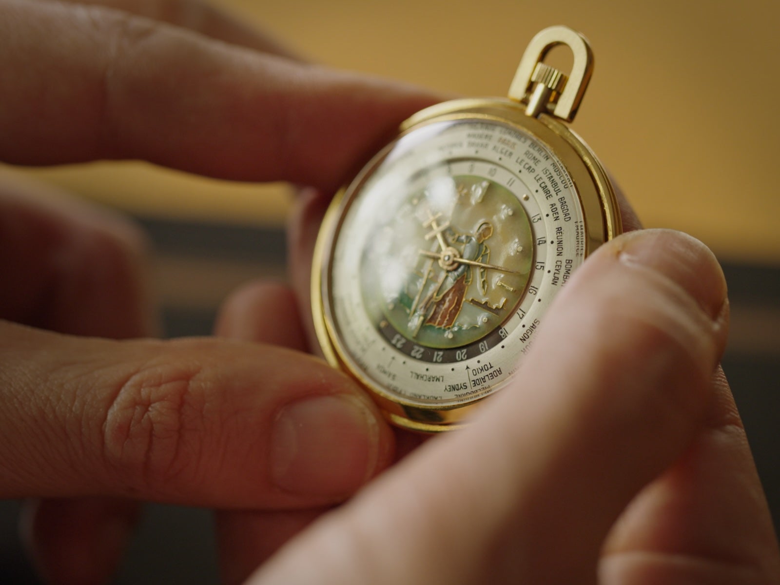Image of Charles de Gaulle's Agassiz & Co. Victory pocket watch. 