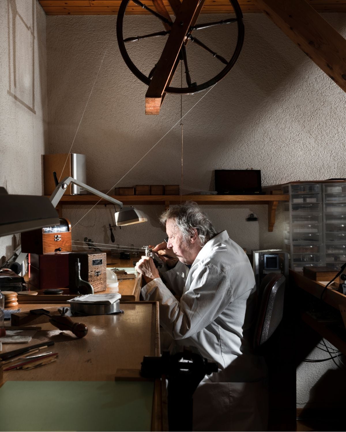 Daniel Roth became part of a new generation of independent watchmakers in the late 1980s. Daniel Roth