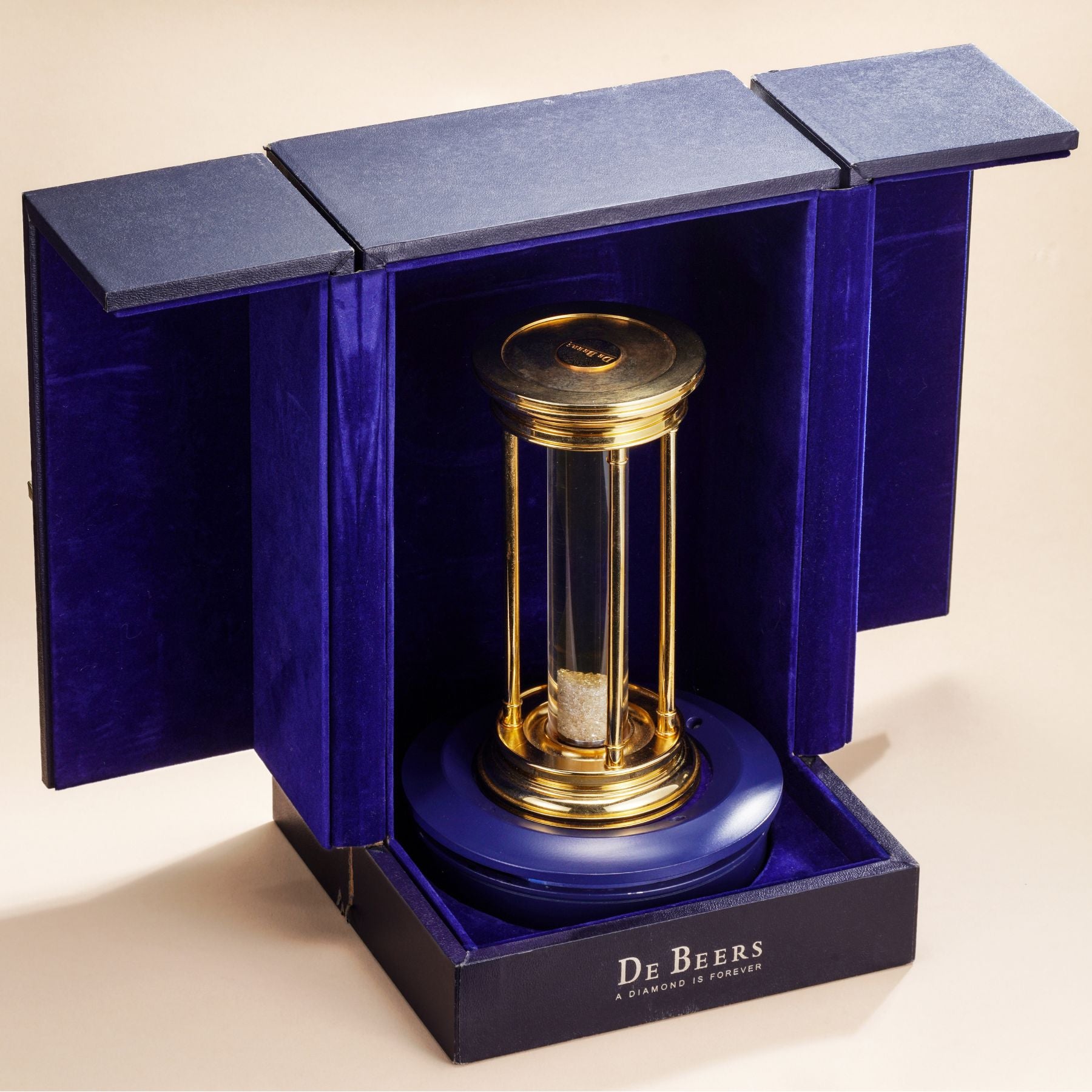 Lot 71: A circa 2000 De Beers “Starburst Diamonds 2000” hourglass containing more than 2,000 rough diamonds, included in the Phillips Geneva Sessions, Fall 2026, Online Auction. Estimate: CHF 2,000–4,000