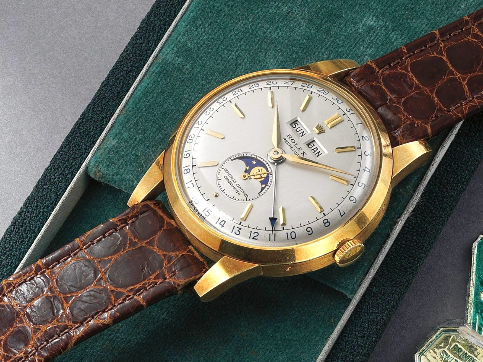 A circa 1950 Rolex Ref. 8171 "Padellone" in 18k yellow gold.
