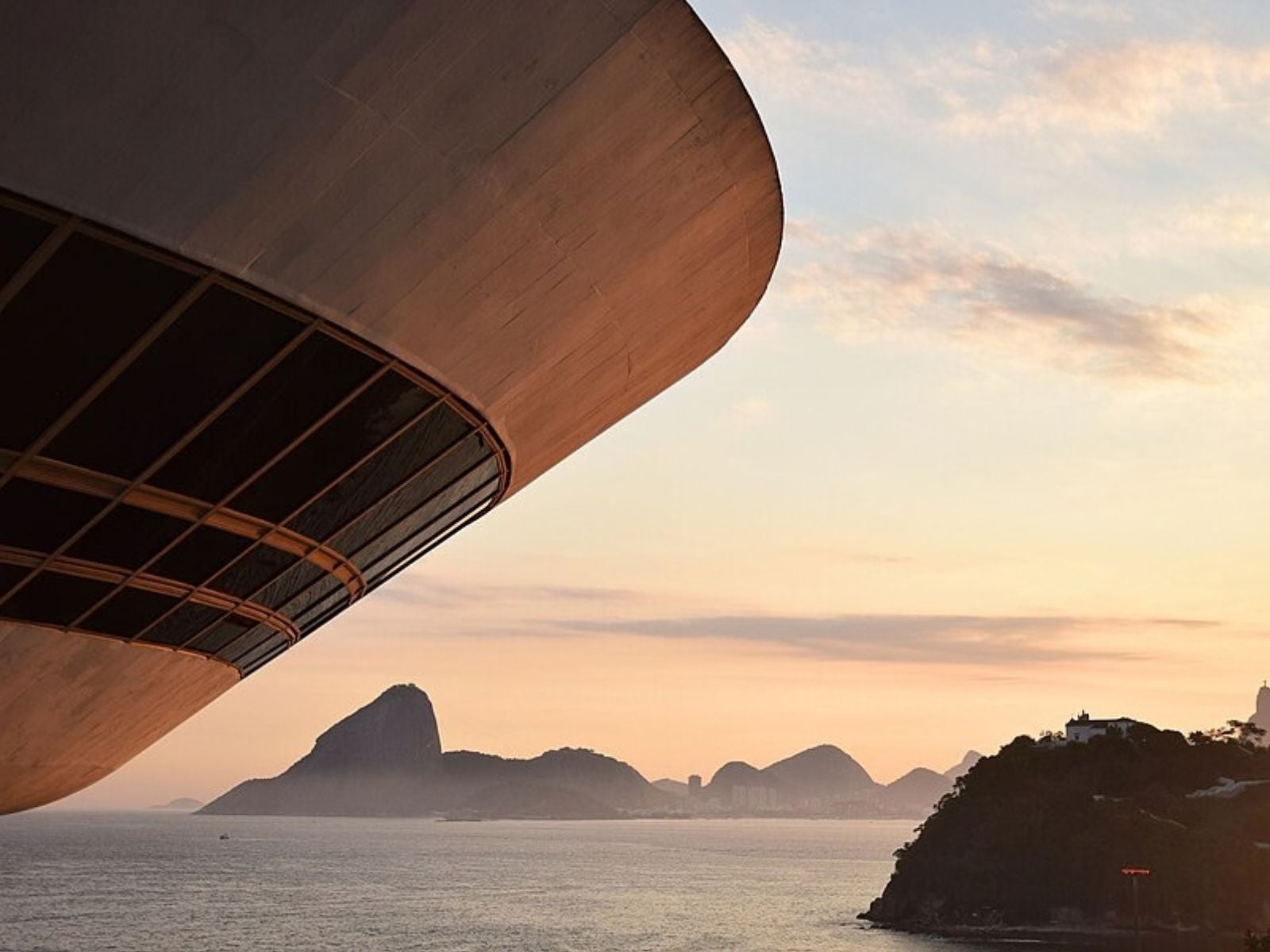 Museu de Arte Contemporânea (MAC), Niterói, Brazil — Photo: Maria Fátima Leite / Wikimedia Commons — CC BY-SA 4.0