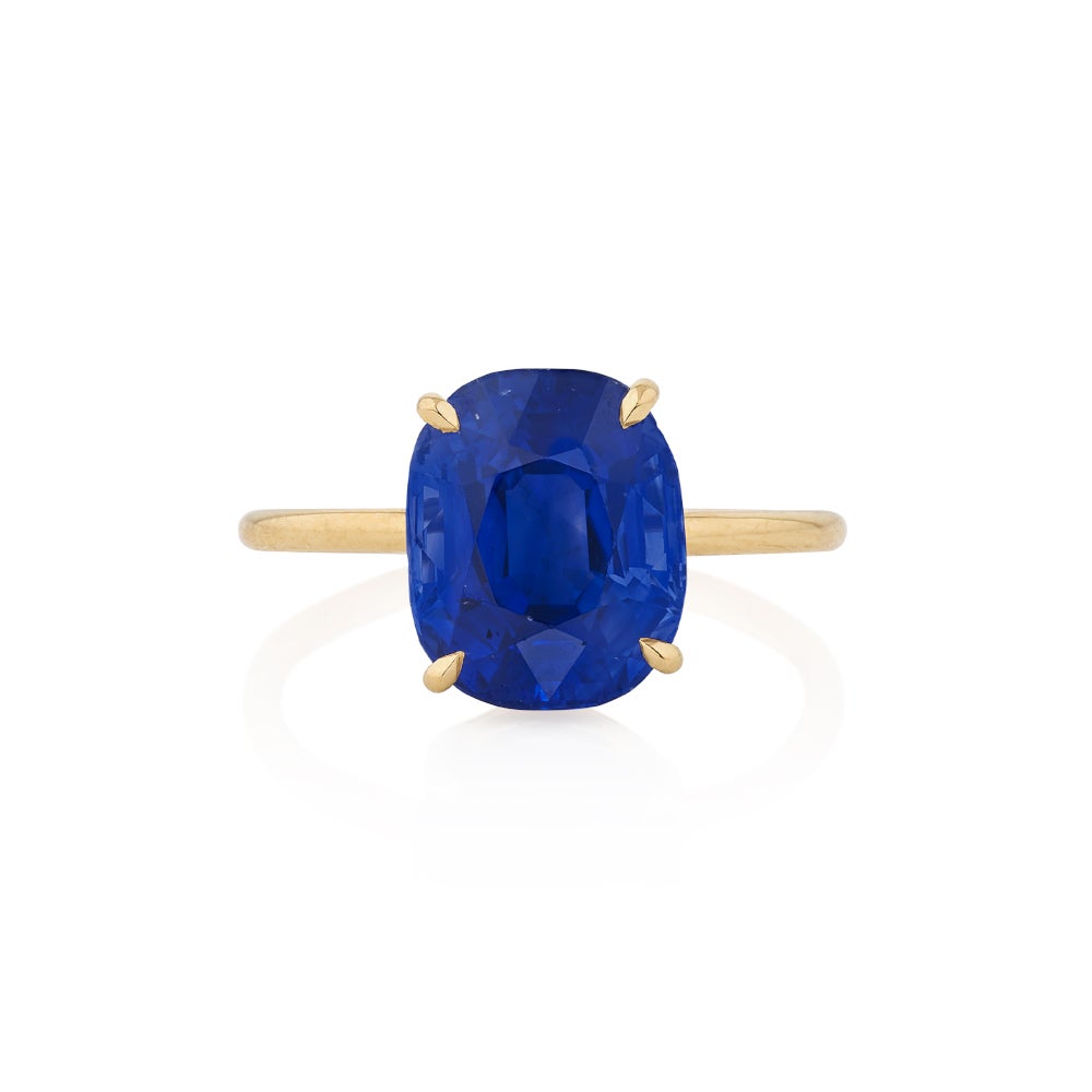 Sapphire ring. Cushion-shaped sapphire weighing 6.63 carats, Kashmir origin, no indications of heating. Estimate: CHF125,000–200,000 / US$150,000–250,000.