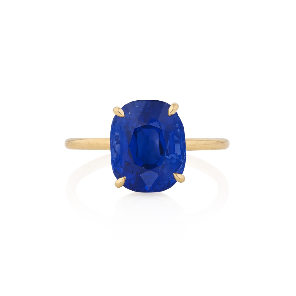 Sapphire ring. Cushion-shaped sapphire weighing 6.63 carats, Kashmir origin, no indications of heating. Estimate: CHF125,000–200,000 / US$150,000–250,000.